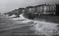 H00182 Hastings seafront (Eversfield Place) c.1905 - Flickr - East Sussex Libraries Historical Photos.jpg